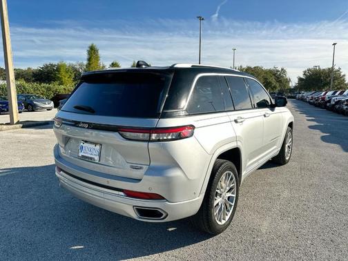 2022 Jeep Grand Cherokee Summit