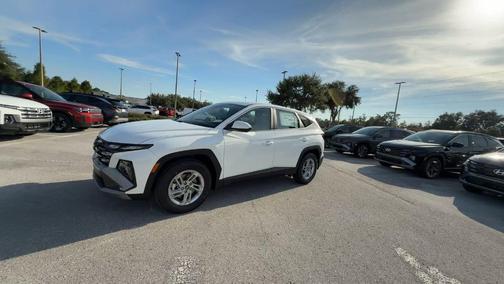 2026 Hyundai TUCSON SE