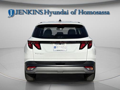 2026 Hyundai TUCSON SE