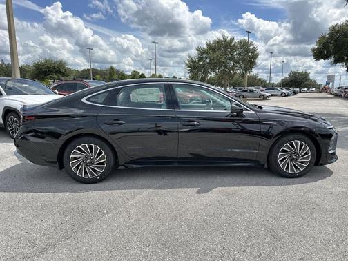2025 Hyundai SONATA Hybrid SEL