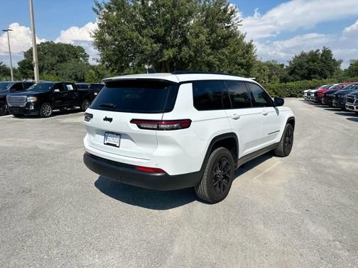 2024 Jeep Grand Cherokee L Laredo