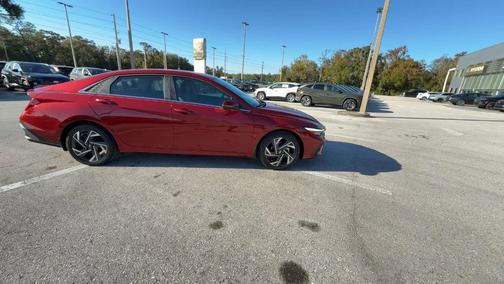 2025 Hyundai ELANTRA Limited