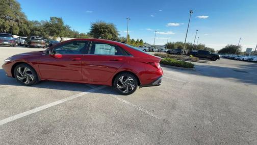 2025 Hyundai ELANTRA Limited