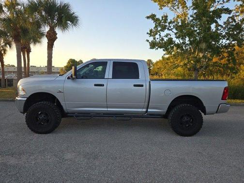 2017 RAM 2500 Tradesman Crew Cab 4x4 6'4' Box