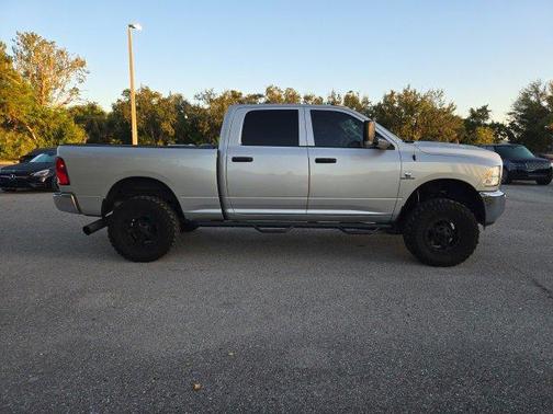 2017 RAM 2500 Tradesman Crew Cab 4x4 6'4' Box