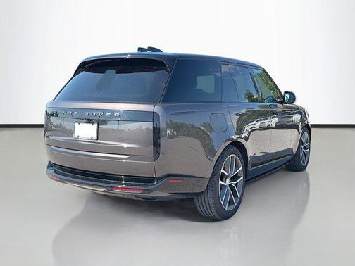Charente Grey Premium Metallic 2024 Land Rover Range Rover P400 SE