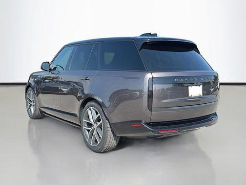 Charente Grey Premium Metallic 2024 Land Rover Range Rover P400 SE