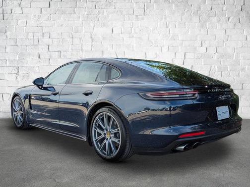 2018 Porsche Panamera 4