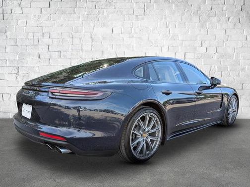 2018 Porsche Panamera 4