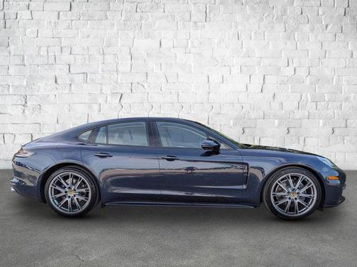 2018 Porsche Panamera 4