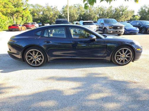 2018 Porsche Panamera 4