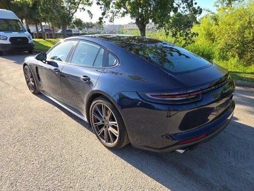 2018 Porsche Panamera 4