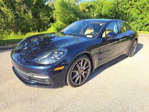2018 Porsche Panamera 4