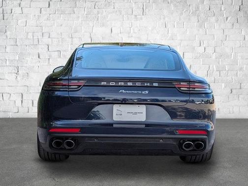 2018 Porsche Panamera 4
