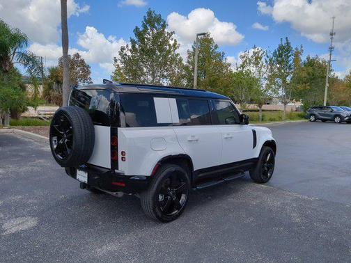 2025 Land Rover Defender 110 P400 X-Dynamic SE