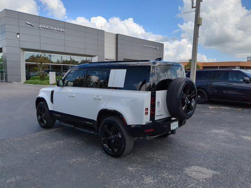 2025 Land Rover Defender 110 P400 X-Dynamic SE