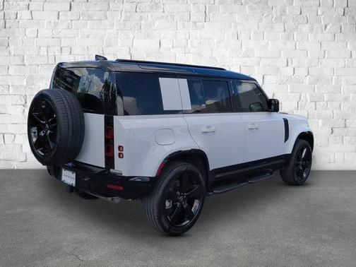 2025 Land Rover Defender 110 P400 X-Dynamic SE