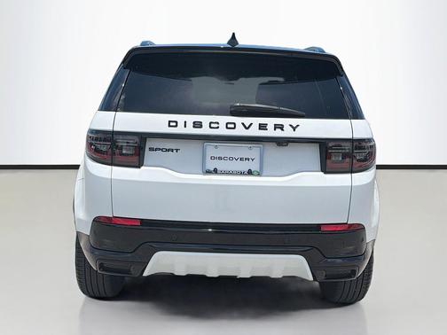 Fuji White 2025 Land Rover Discovery Sport Dynamic SE