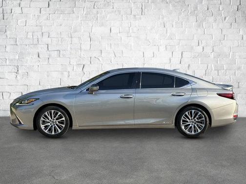 2020 Lexus ES 300h Base