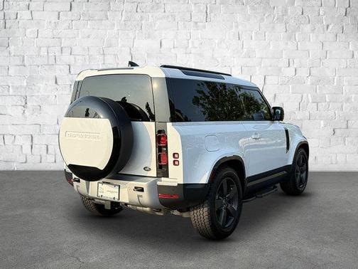 2023 Land Rover Defender 90 SE