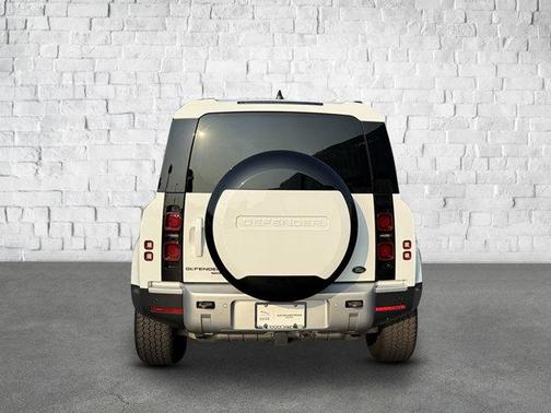 2023 Land Rover Defender 90 SE