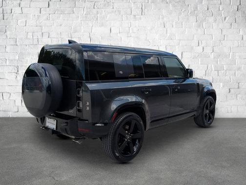 2023 Land Rover Defender 110 V8