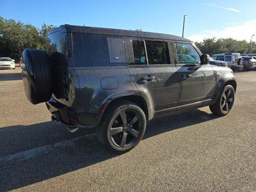 2023 Land Rover Defender 110 V8
