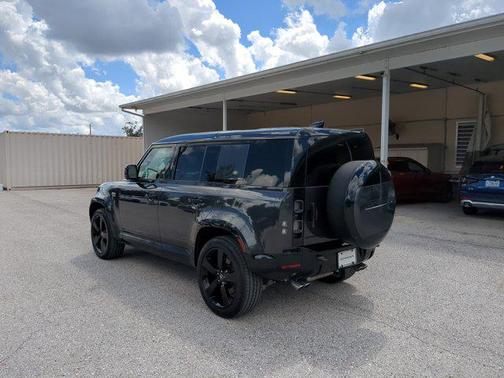2023 Land Rover Defender 110 V8