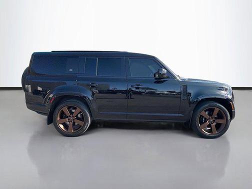 2023 Land Rover Defender 130 X-Dynamic SE