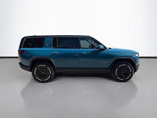 2025 Rivian R1S Adventure
