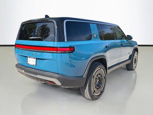 2025 Rivian R1S Adventure