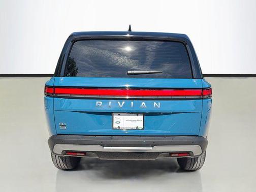 2025 Rivian R1S Adventure