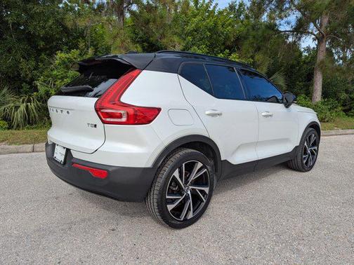 2021 Volvo XC40 T5 R-Design