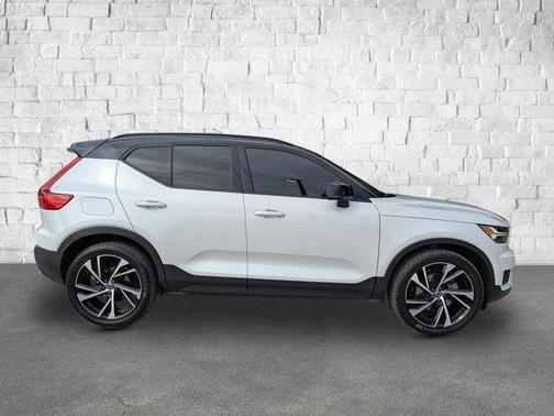 2021 Volvo XC40 T5 R-Design