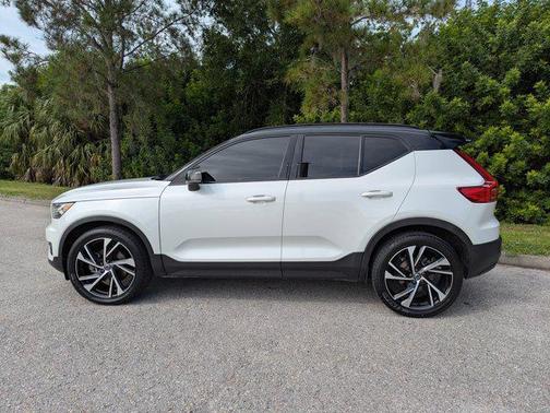 2021 Volvo XC40 T5 R-Design