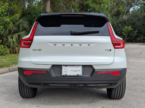 2021 Volvo XC40 T5 R-Design