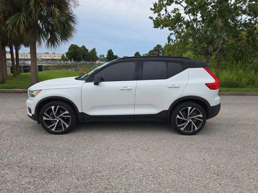 2021 Volvo XC40 T5 R-Design