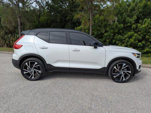 2021 Volvo XC40 T5 R-Design