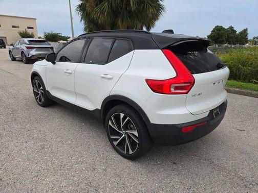 2021 Volvo XC40 T5 R-Design