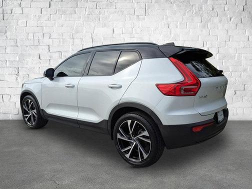 2021 Volvo XC40 T5 R-Design