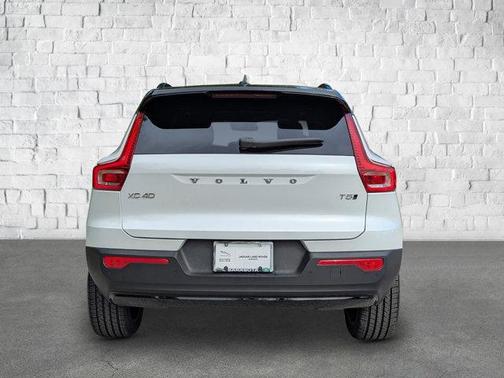 2021 Volvo XC40 T5 R-Design