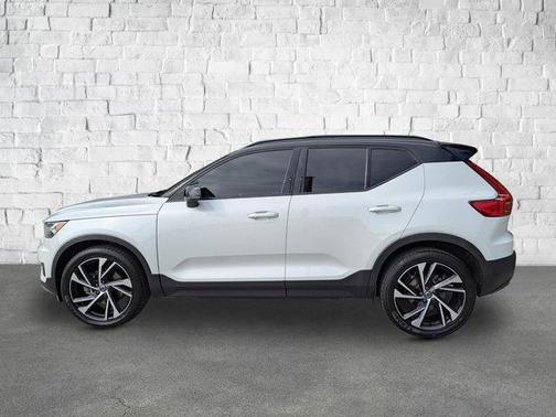 2021 Volvo XC40 T5 R-Design