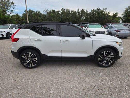 2021 Volvo XC40 T5 R-Design