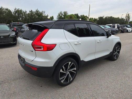 2021 Volvo XC40 T5 R-Design