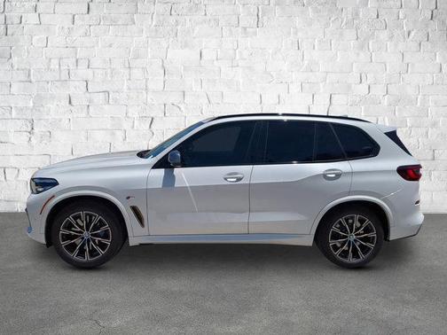2023 BMW X5 M50i