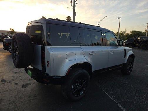 2024 Land Rover Defender X-Dynamic SE