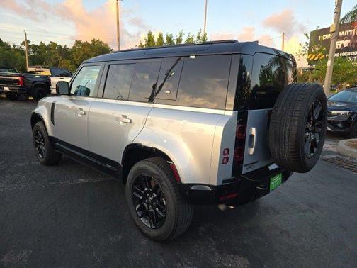 2024 Land Rover Defender X-Dynamic SE