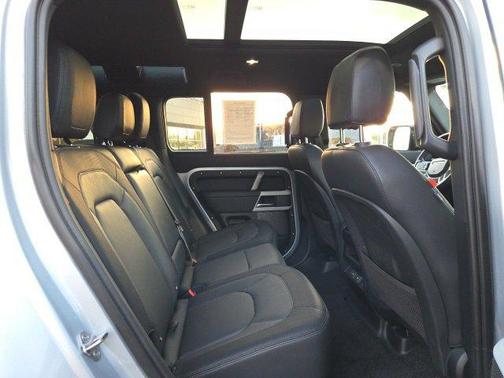 2024 Land Rover Defender X-Dynamic SE