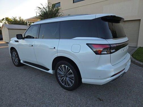2025 INFINITI QX80 SENSORY AWD