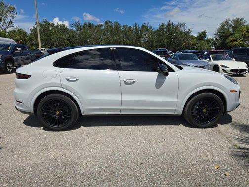 2023 Porsche Cayenne Base